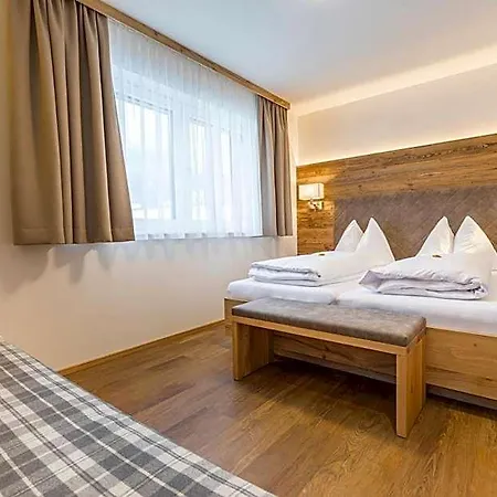 Ξενοδοχείο με διαμερίσματα Ofentuerl Alpine Living Φλαχάου