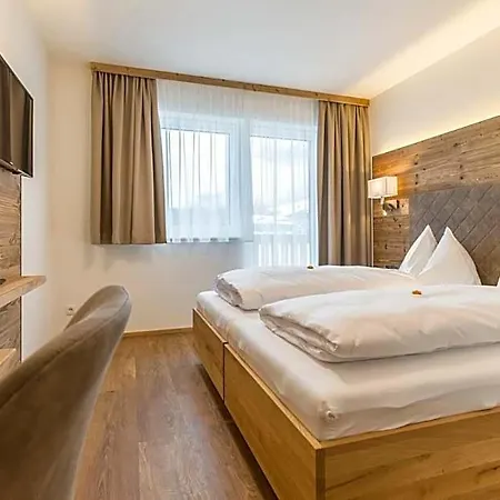 Ξενοδοχείο με διαμερίσματα Ofentuerl Alpine Living Φλαχάου