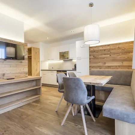 Ξενοδοχείο με διαμερίσματα Ofentuerl Alpine Living 4*