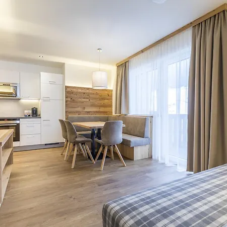 Aparthotel Ofentuerl Alpine Living Flachau